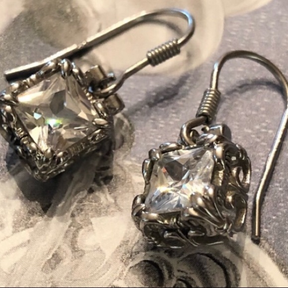 Silpada Sterling Silver CZ “Uptown” Earrings - Picture 2 of 11